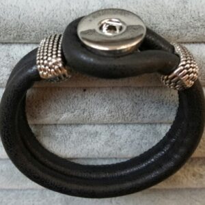 "Basic Nature"  armbånd i glat sort læderlook til Snap knap. SPAR 50,- 